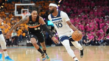 NBA直播-38岁康利谈森林狼新角色：不飙40分，照样能拿捏全场！