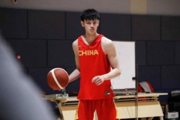 英超直播-18岁中国小将加入发展联盟 有望明年参加NBA选秀！